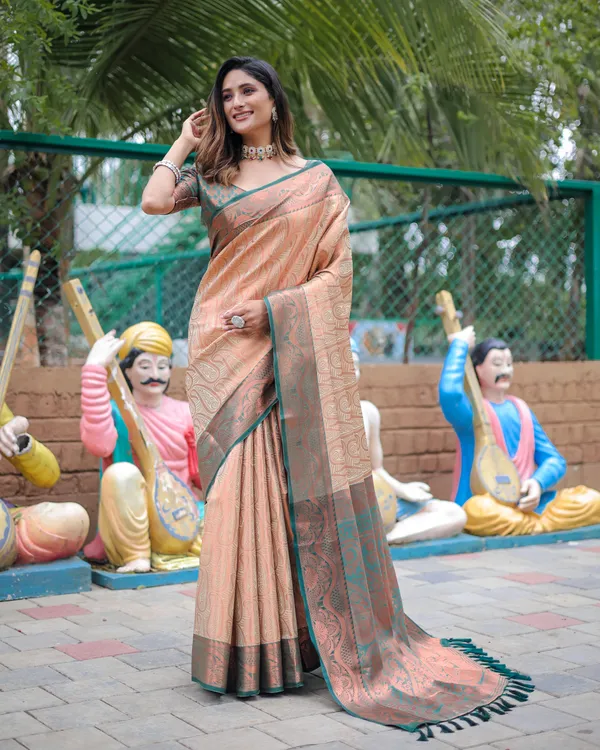 Pista_Green_Fabulous_Kanjivaram_Silk_Saree_With_Blouse_Piece_Attached